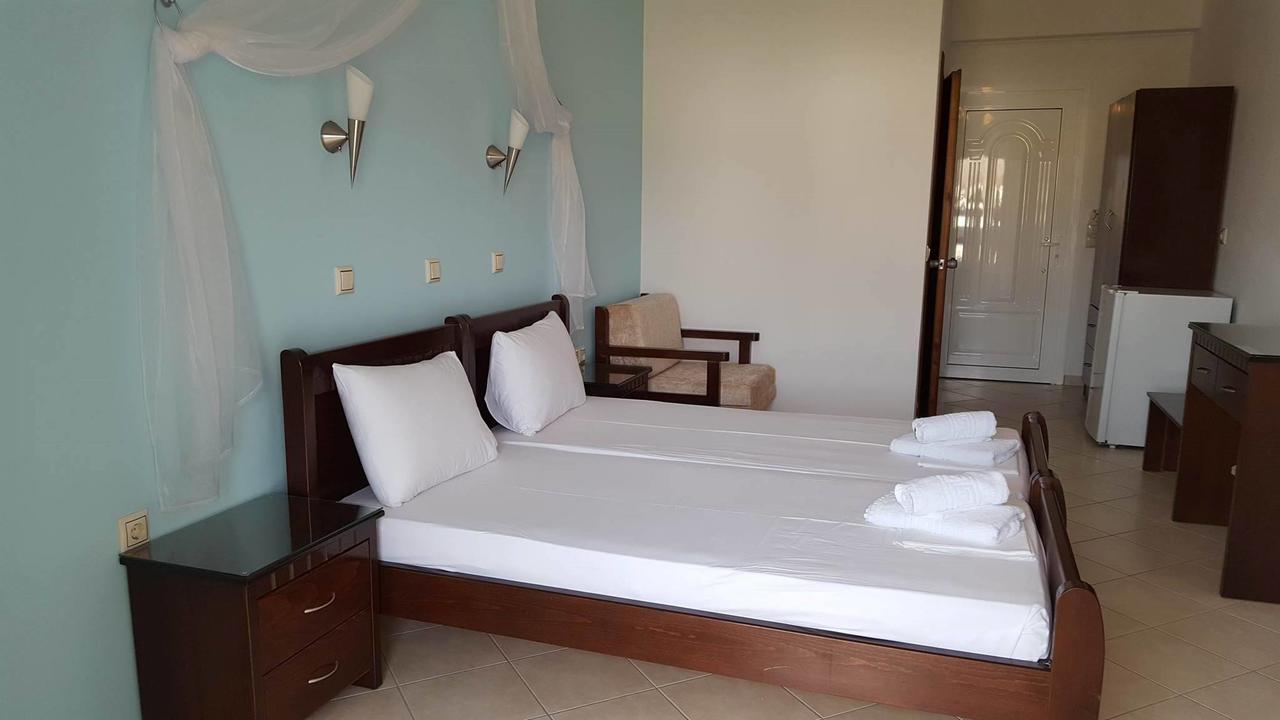 Hotel Alexandros Ammoudia Bagian luar foto